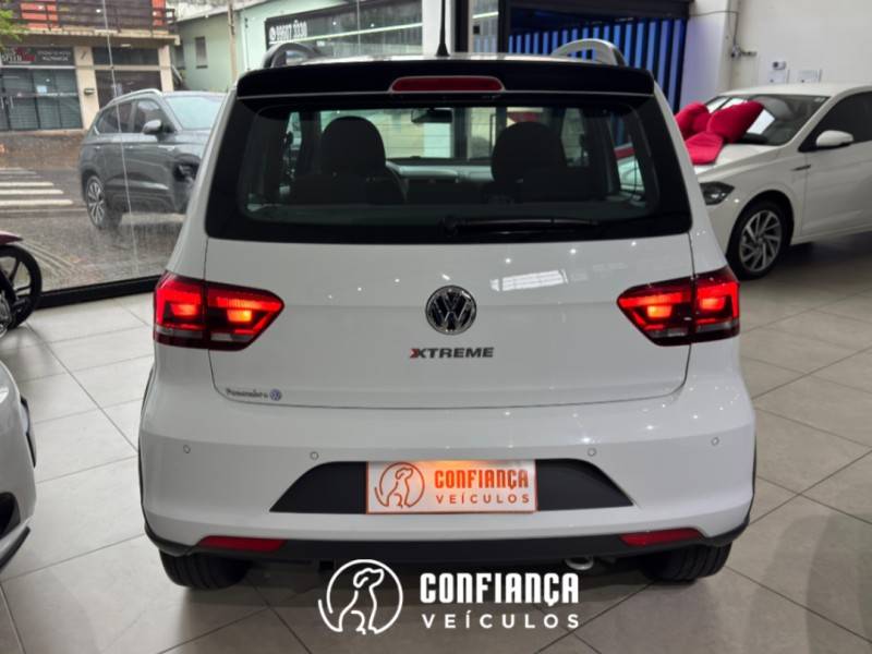 VOLKSWAGEN - FOX - 2021/2022 - Branca - R$ 74.900,00