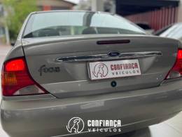 FORD - FOCUS - 2003/2003 - Prata - R$ 18.900,00