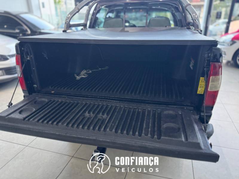 CHEVROLET - S10 - 2005/2006 - Preta - R$ 61.900,00