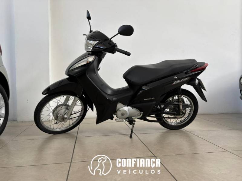 HONDA - BIZ 125 - 2011/2011 - Preta - R$ 10.900,00