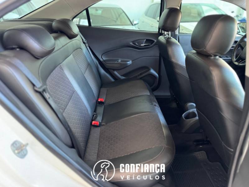 CHEVROLET - PRISMA - 2016/2017 - Branca - R$ 59.900,00