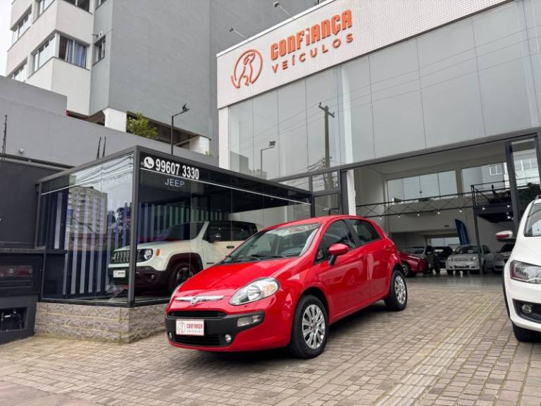 FIAT - PUNTO - 2014/2015 - Vermelha - R$ 44.900,00