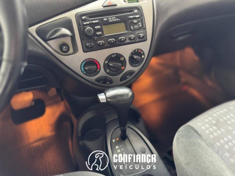FORD - FOCUS - 2003/2003 - Prata - R$ 18.900,00