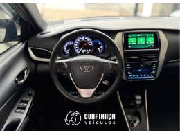 TOYOTA - YARIS - 2021/2022 - Prata - R$ 84.900,00