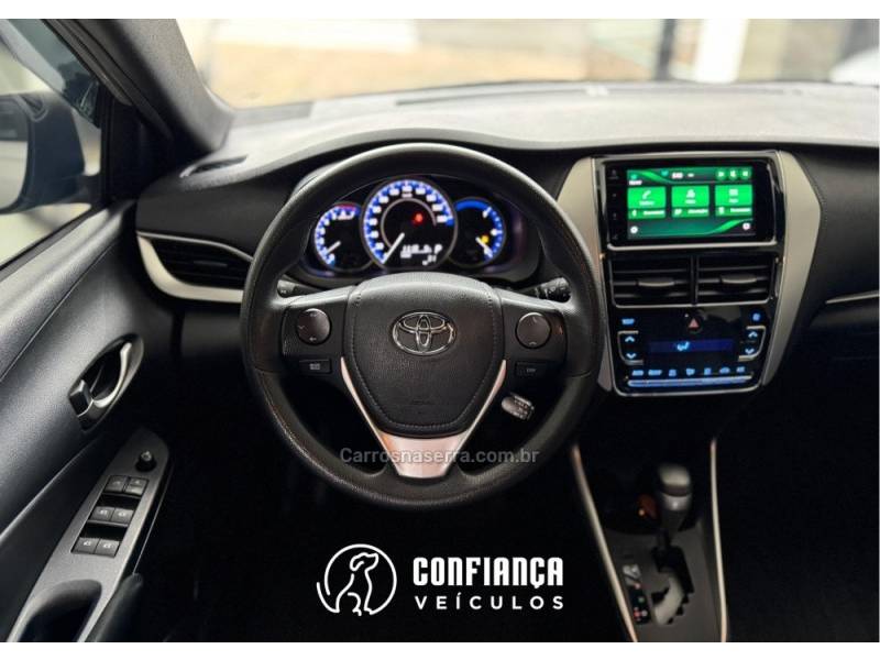 TOYOTA - YARIS - 2021/2022 - Prata - R$ 84.900,00