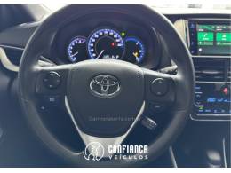 TOYOTA - YARIS - 2021/2022 - Prata - R$ 84.900,00