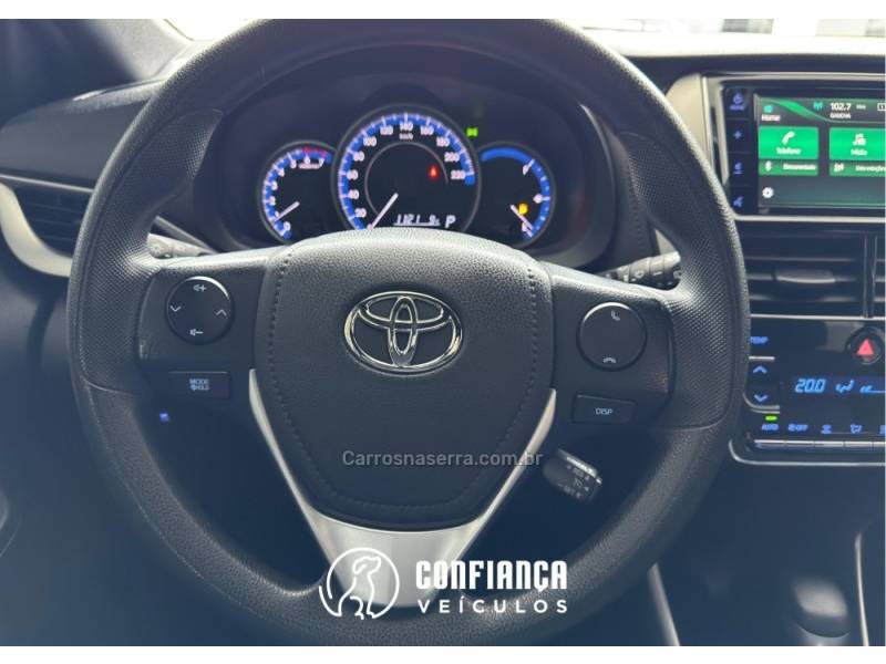 TOYOTA - YARIS - 2021/2022 - Prata - R$ 84.900,00