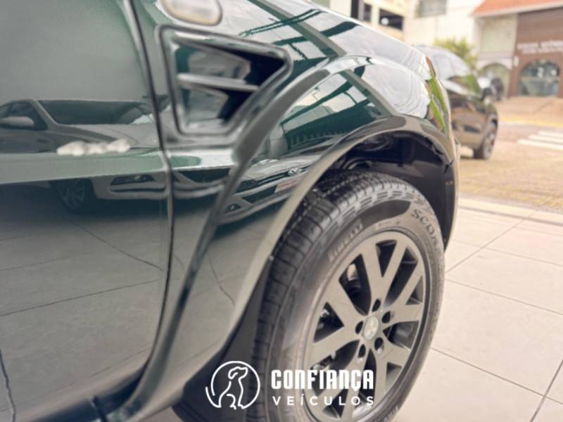 MITSUBISHI - PAJERO TR4 - 2012/2013 - Verde - R$ 66.900,00