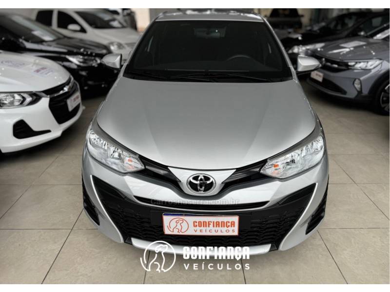 TOYOTA - YARIS - 2021/2022 - Prata - R$ 84.900,00