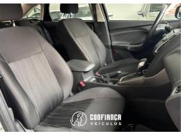 FORD - FOCUS - 2015/2016 - Branca - R$ 59.900,00