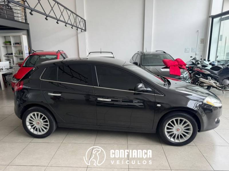 FIAT - BRAVO - 2011/2012 - Preta - R$ 33.900,00