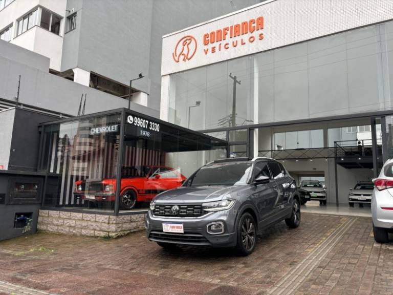 VOLKSWAGEN - T-CROSS - 2023/2024 - Cinza - R$ 155.900,00