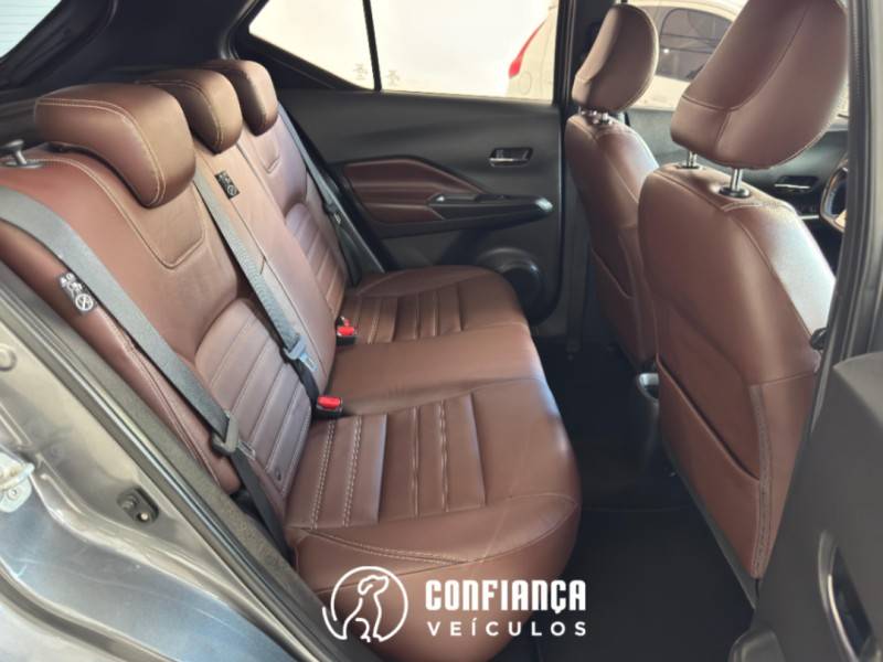 NISSAN - KICKS - 2016/2017 - Cinza - R$ 83.900,00