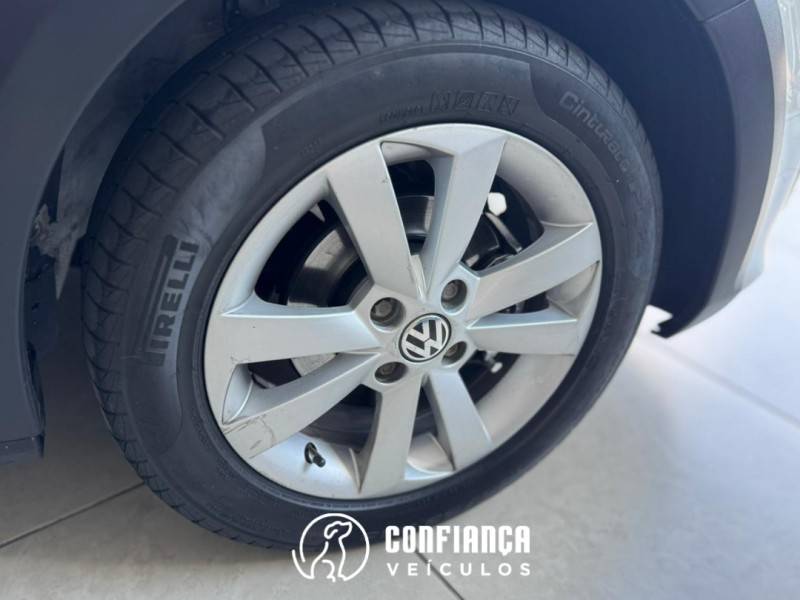 VOLKSWAGEN - SAVEIRO - 2013/2014 - Branca - R$ 46.900,00