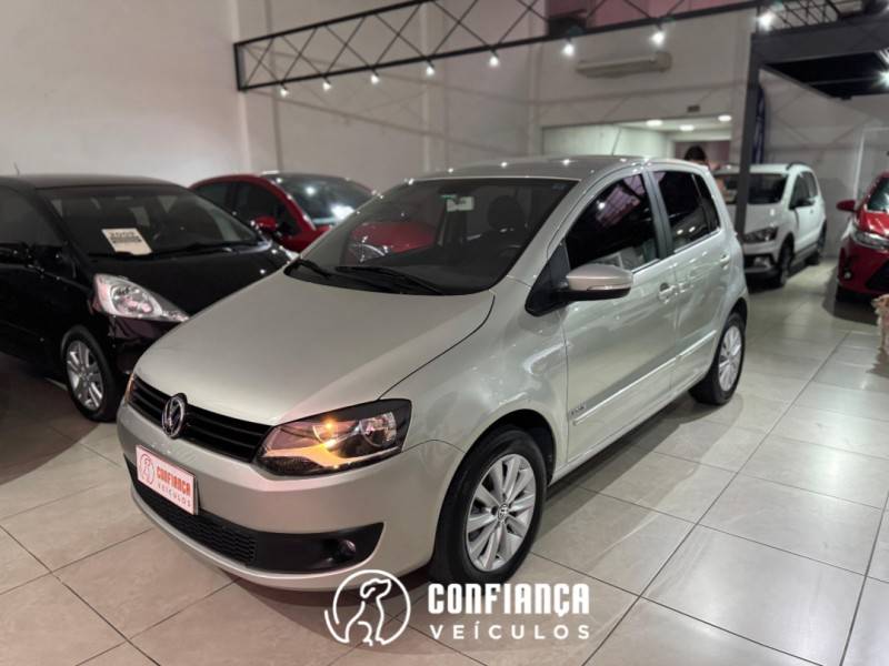 VOLKSWAGEN - FOX - 2010/2010 - Bege - R$ 37.900,00