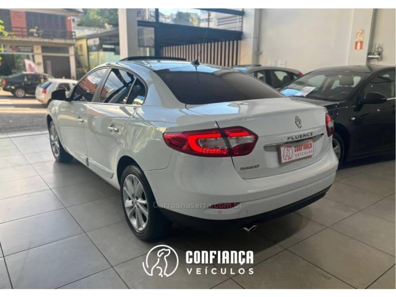 RENAULT - FLUENCE - 2014/2015 - Branca - R$ 61.900,00