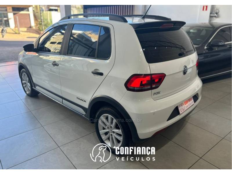 VOLKSWAGEN - FOX - 2016/2017 - Branca - R$ 53.900,00