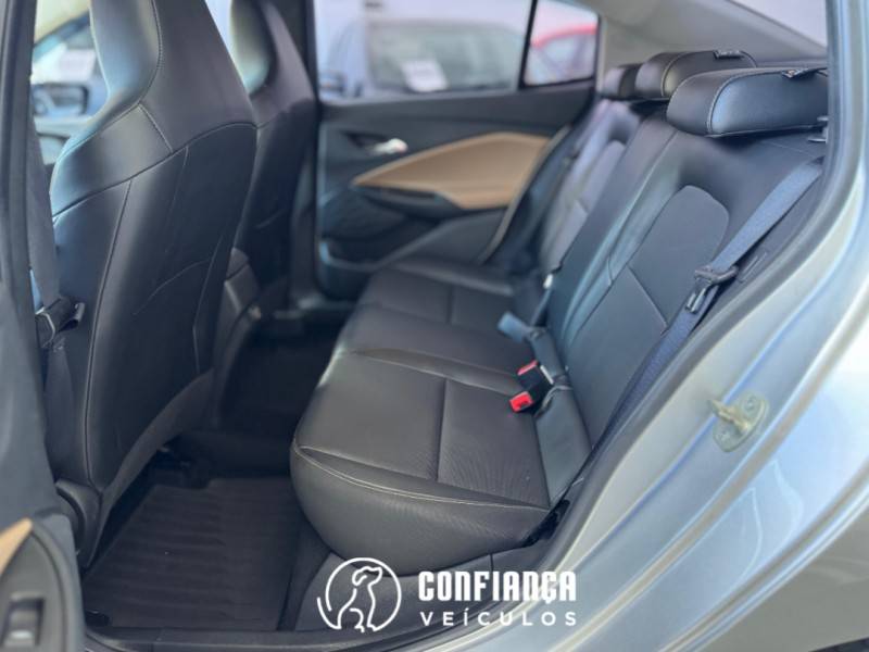 CHEVROLET - ONIX - 2022/2023 - Prata - R$ 87.900,00