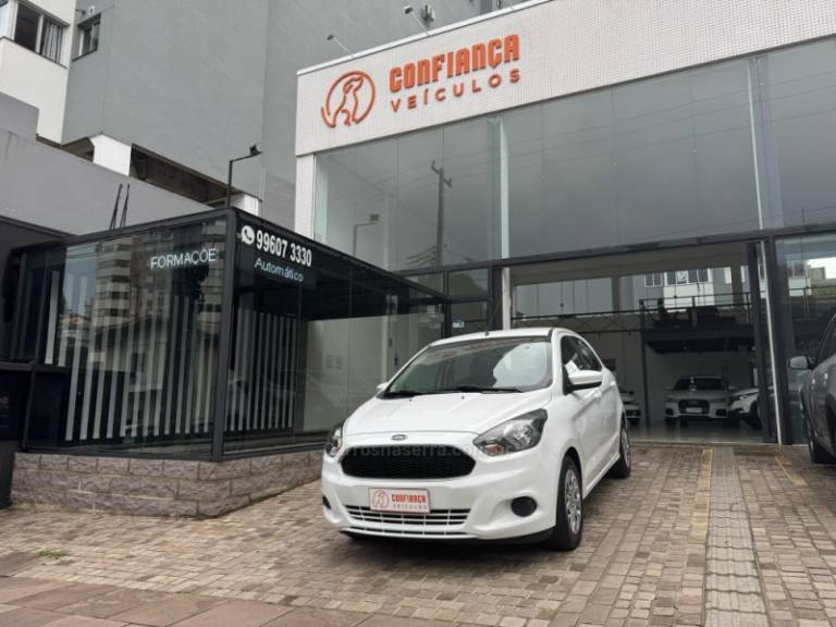 FORD - KA - 2016/2017 - Branca - R$ 42.900,00