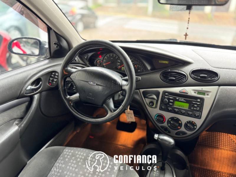FORD - FOCUS - 2003/2003 - Prata - R$ 18.900,00