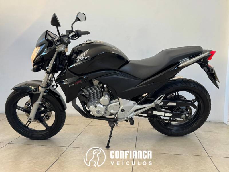 HONDA - CB 300R - 2013/2013 - Preta - R$ 14.500,00