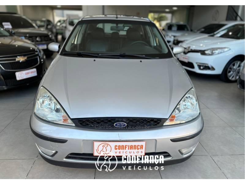 FORD - FOCUS - 2005/2005 - Prata - R$ 26.900,00