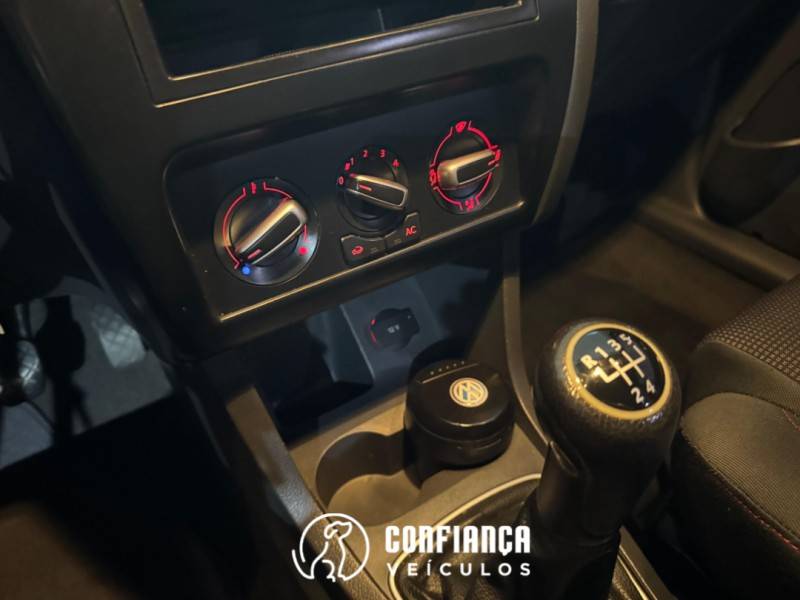 VOLKSWAGEN - FOX - 2010/2010 - Bege - R$ 36.900,00