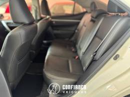 TOYOTA - COROLLA - 2018/2019 - Branca - R$ 108.900,00