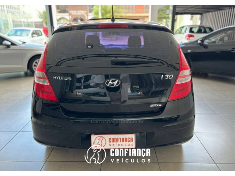 HYUNDAI - I30 - 2011/2012 - Preta - R$ 46.900,00