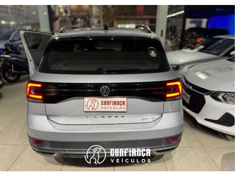 VOLKSWAGEN - T-CROSS - 2021/2021 - Prata - R$ 98.900,00