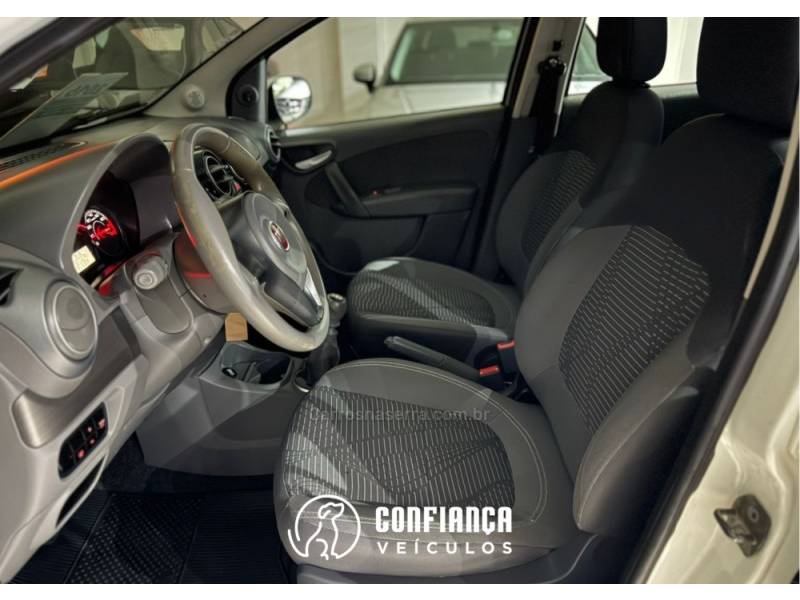 FIAT - PALIO - 2015/2016 - Branca - R$ 39.900,00