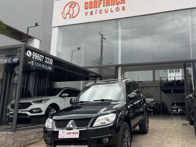 MITSUBISHI - PAJERO TR4 - 2012/2013 - Verde - R$ 66.900,00