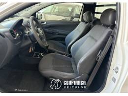 VOLKSWAGEN - SAVEIRO - 2015/2016 - Branca - R$ 46.900,00