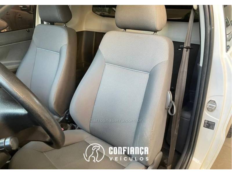 VOLKSWAGEN - SAVEIRO - 2010/2011 - Branca - R$ 37.900,00