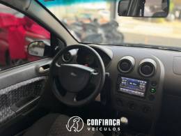 FORD - FIESTA - 2002/2003 - Prata - R$ 19.900,00