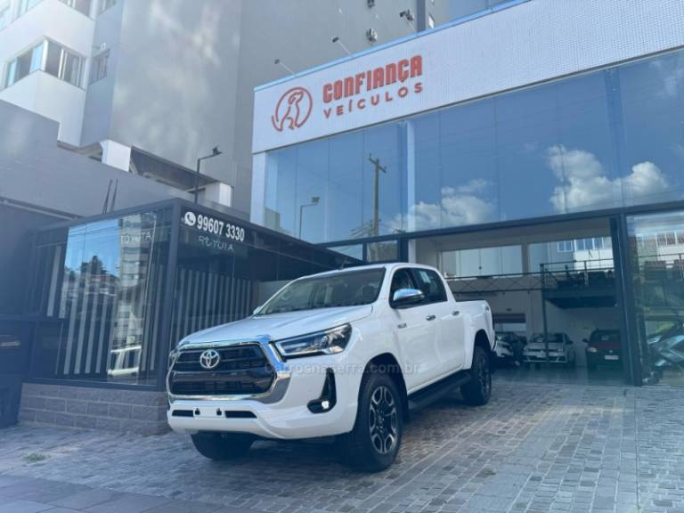 TOYOTA - HILUX - 2024/2024 - Branca - R$ 296.900,00