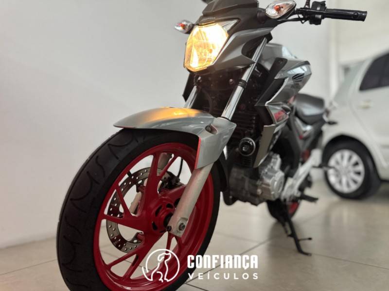 HONDA - CB 250F TWISTER - 2017/2018 - Prata - R$ 18.900,00