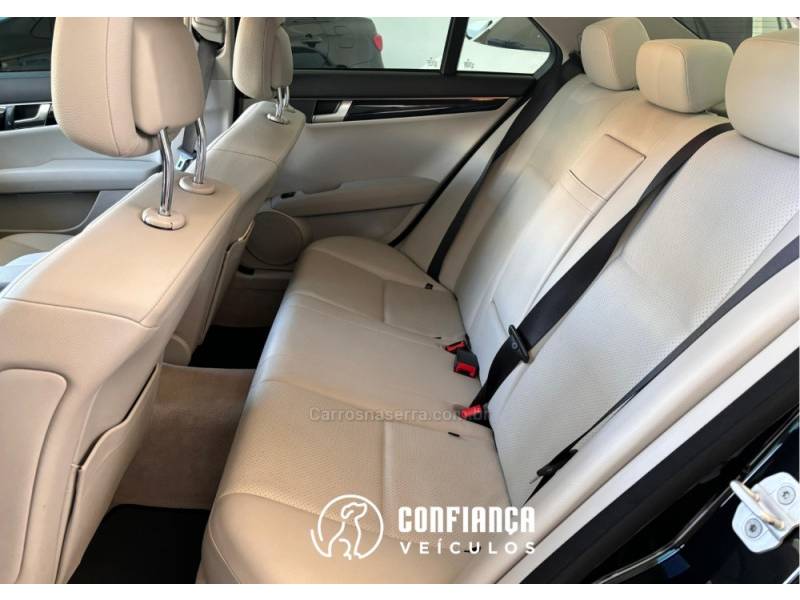 MERCEDES-BENZ - C 180 - 2013/2014 - Preta - R$ 79.900,00