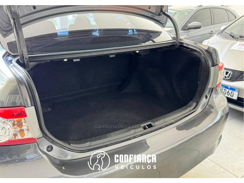 TOYOTA - COROLLA - 2011/2012 - Cinza - R$ 64.900,00