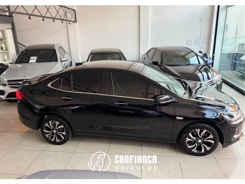 CHEVROLET - ONIX - 2022/2023 - Preta - R$ 92.900,00