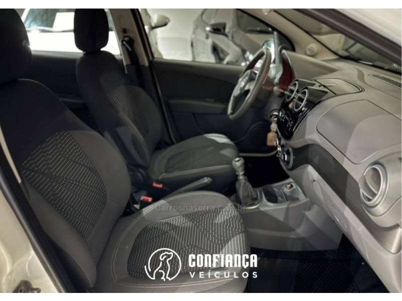 FIAT - PALIO - 2015/2016 - Branca - R$ 39.900,00