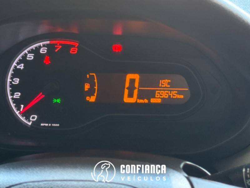 CHEVROLET - ONIX - 2021/2021 - Branca - R$ 66.900,00