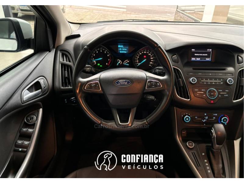 FORD - FOCUS - 2015/2016 - Branca - R$ 59.900,00