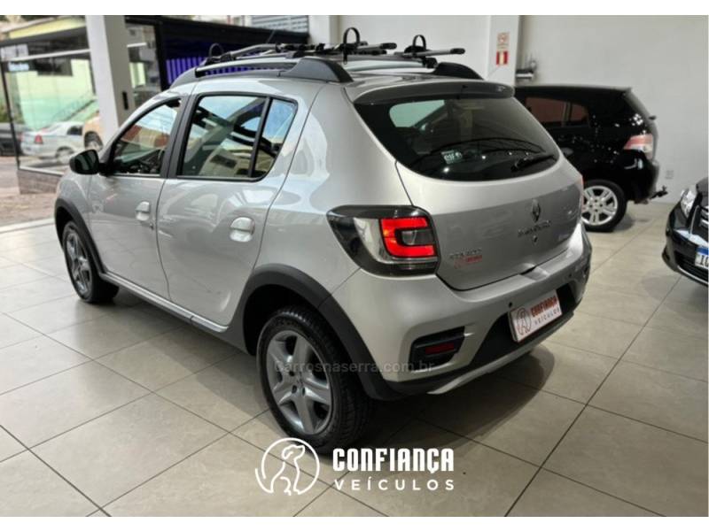 RENAULT - SANDERO - 2018/2019 - Prata - R$ 55.900,00