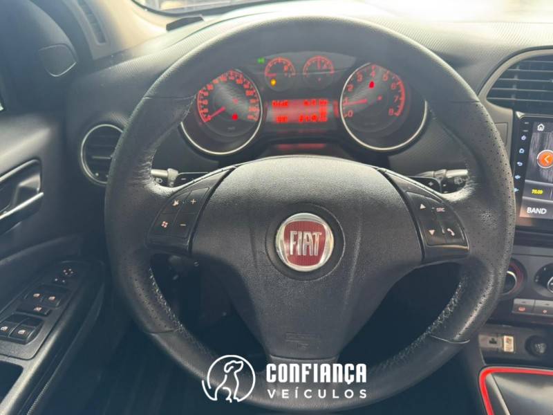 FIAT - BRAVO - 2011/2012 - Preta - R$ 33.900,00