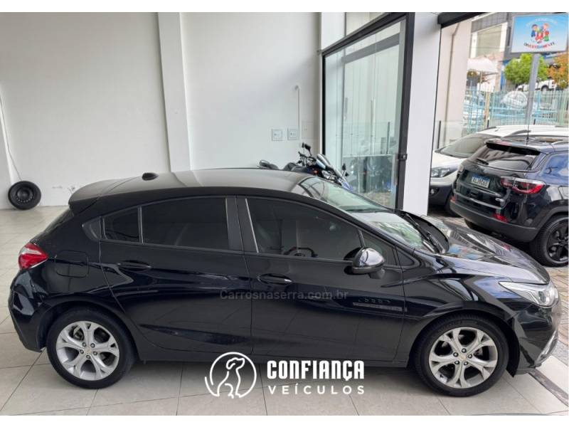 CHEVROLET - CRUZE - 2018/2019 - Preta - R$ 88.900,00