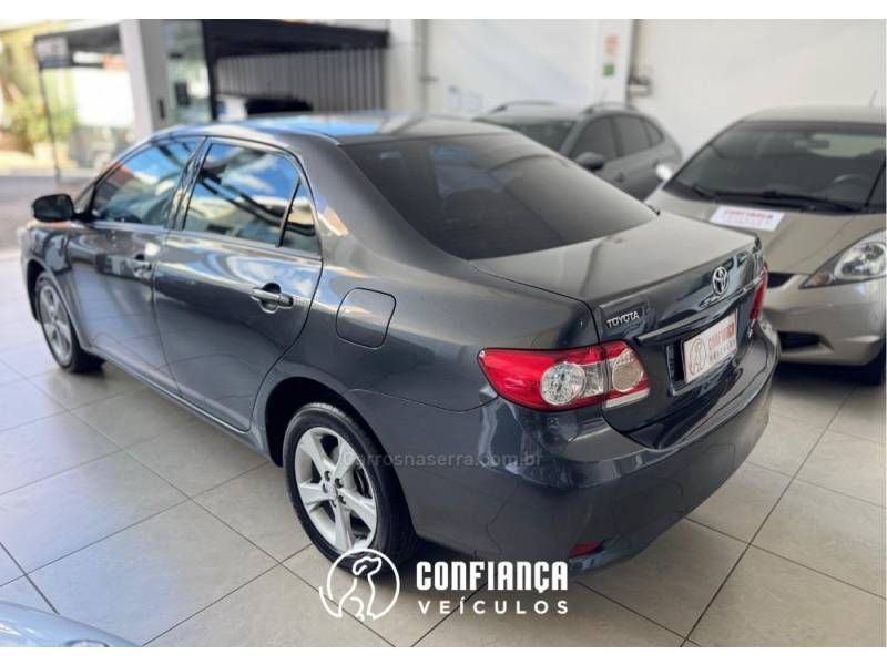 TOYOTA - COROLLA - 2011/2012 - Cinza - R$ 64.900,00