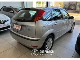 FORD - FOCUS - 2005/2005 - Prata - R$ 26.900,00