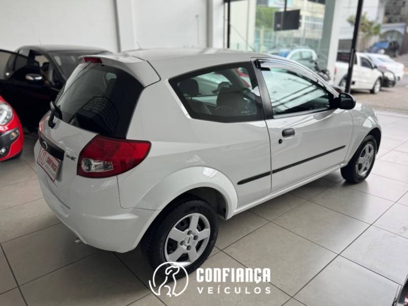 FORD - KA - 2008/2009 - Branca - R$ 22.900,00