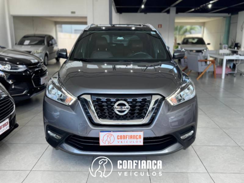 NISSAN - KICKS - 2016/2017 - Cinza - R$ 83.900,00
